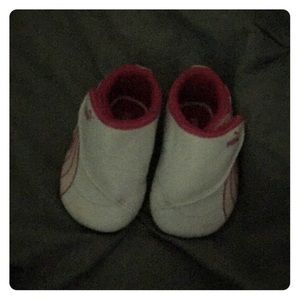 Tennis shoes